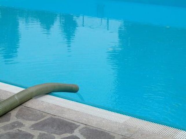 Comment réparer la fuite du tuyau enterrée de piscine ?