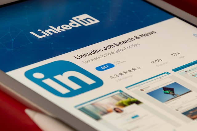 Réseaux sociaux et emploi : comment utiliser LinkedIn pour booster sa carrière
